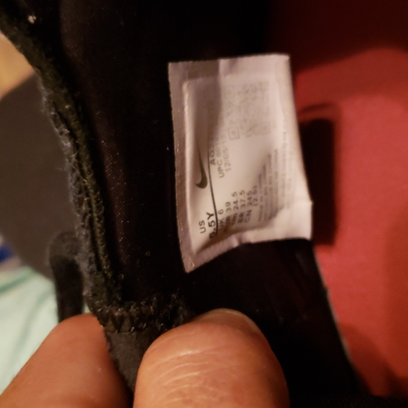 Labron 16 - Picture 3 of 4